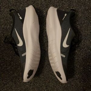 Women’s Nike shoes! Size 11